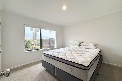 Photo of property in 32 Rush Creek Drive, Westgate, Auckland, 0614