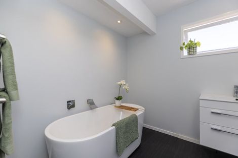 Photo of property in 2 Bermuda Grove, Paraparaumu Beach, Paraparaumu, 5032