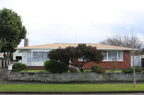 Photo of property in 16 Mokau Place, Terrace End, Palmerston North, 4410