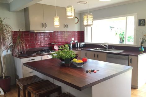 Photo of property in 18 Kervil Avenue, Te Atatu Peninsula, Auckland, 0610