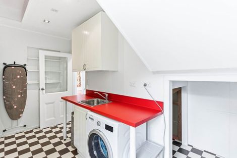 Photo of property in 37 Earls Road, Saint Clair, Dunedin, 9012