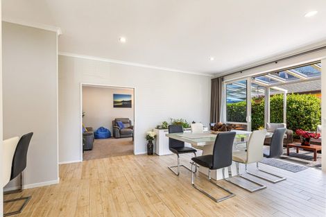 Photo of property in 17 Larmer Drive, Kumeu, 0810