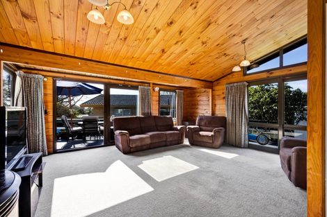 Photo of property in 27 Nikau Street, Inglewood, 4330