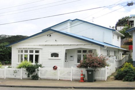 Photo of property in 16 Dee Street, Island Bay, Wellington, 6023