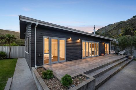 Photo of property in 1/14 Whitfield Street, Sumner, Christchurch, 8081