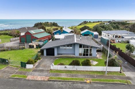 Photo of property in 22 Hickey Place, Opunake, 4616