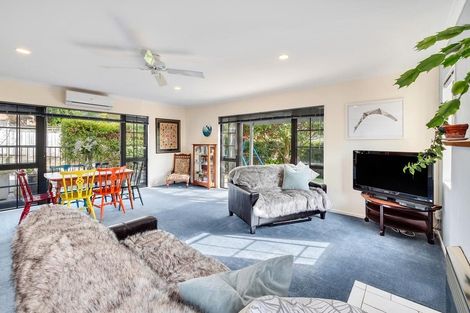 Photo of property in 11 Amberly Rise, Helensville, 0800