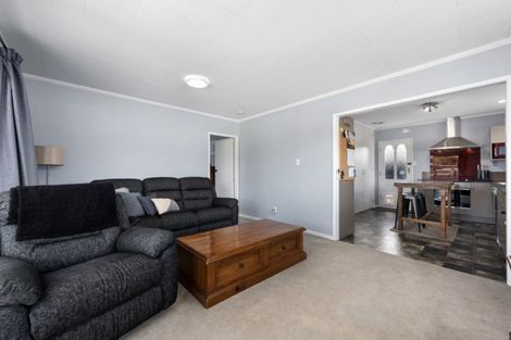 Photo of property in 5b Sequoia Place, Maoribank, Upper Hutt, 5018