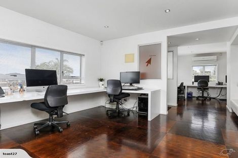 Photo of property in 2/27 Taharoto Road, Takapuna, Auckland, 0622