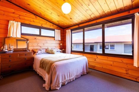 Photo of property in 50 Messenger Terrace, Oakura, 4314