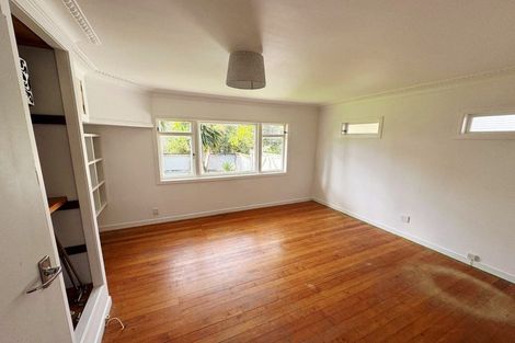 Photo of property in 17 Tauhinu Road, Greenhithe, Auckland, 0632