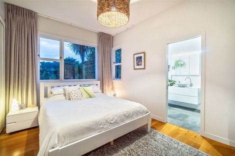Photo of property in 36 Le Roy Terrace, Birkenhead, Auckland, 0626