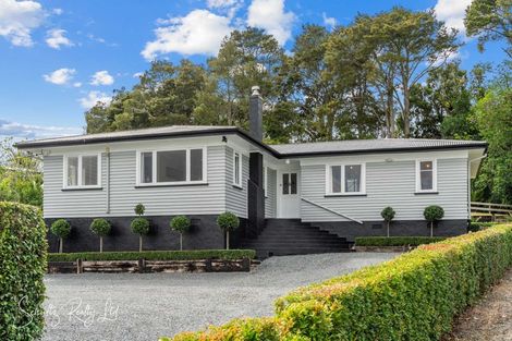 Photo of property in 16 Whaka Street, Maungaturoto, 0520