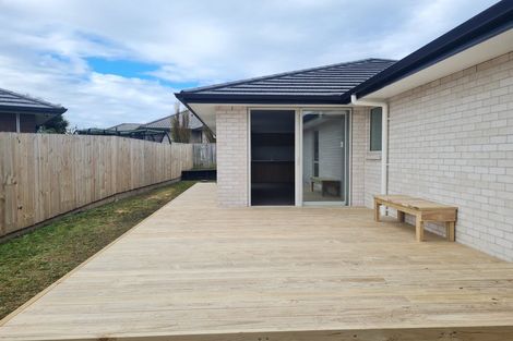 Photo of property in 15 Ocean View Rise, Ruakaka, 0116