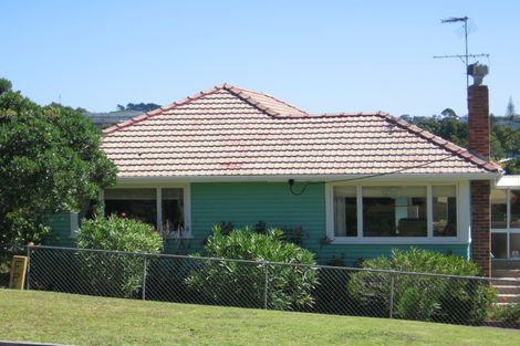 Photo of property in 1/8 Folkestone Street, Murrays Bay, Auckland, 0630