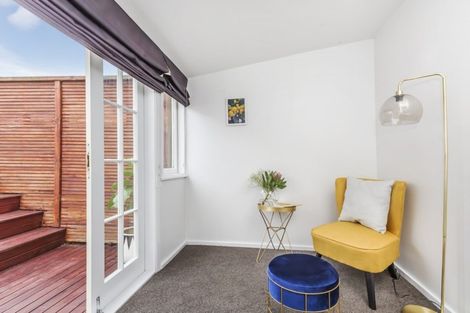 Photo of property in 27 Edinburgh Terrace, Berhampore, Wellington, 6023