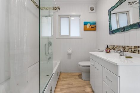 Photo of property in 127 Mckellar Place, Whangamata, 3620