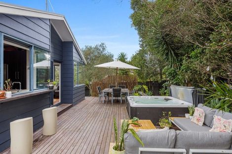 Photo of property in 11 Donald Street, Stanmore Bay, Whangaparaoa, 0932