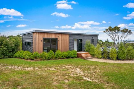 Photo of property in 1117b Whangaparaoa Road, Tindalls Beach, Whangaparaoa, 0930