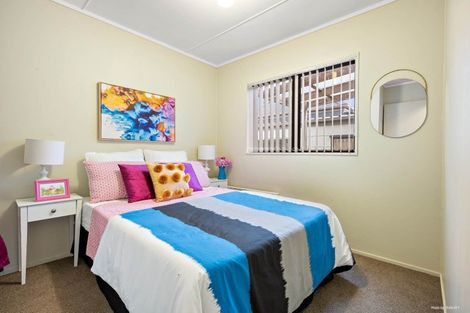 Photo of property in 46 Hobsonville Road, West Harbour, Auckland, 0618