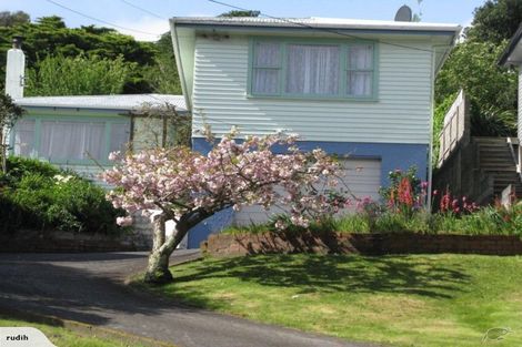 Photo of property in 15 Mana View Road, Paremata, Porirua, 5026