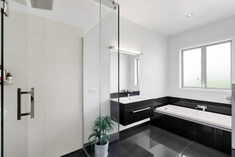 Photo of property in 3 Te Arakete Place, Hurworth, New Plymouth, 4310