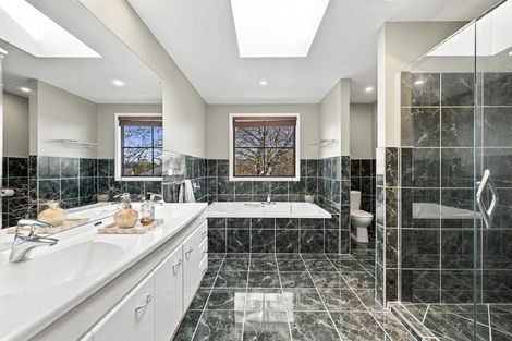 Photo of property in 40 Willowview Drive, Redwood, Christchurch, 8051