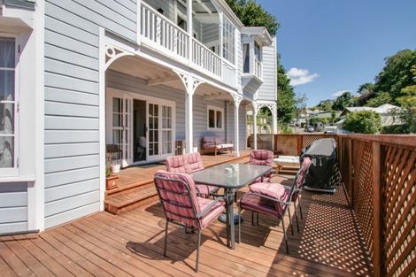 Photo of property in 32 Milton Road, Bluff Hill, Napier, 4110