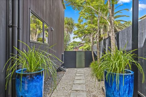 Photo of property in 1/663a Beach Road, Rothesay Bay, Auckland, 0630