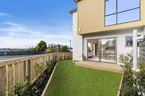 Photo of property in 252 Don Buck Road, Massey, Auckland, 0614