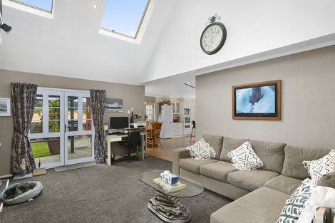 Photo of property in 18 Owen Street, Green Island, Dunedin, 9018