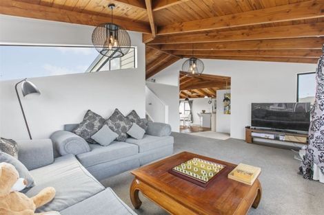 Photo of property in 203 Luckens Road, West Harbour, Auckland, 0618