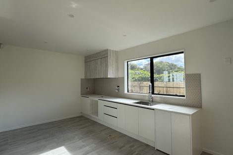 Photo of property in 15 Lowtherhurst Road, Massey, Auckland, 0614