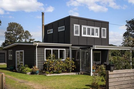 Photo of property in 5 Waiiti Avenue, Waihi Beach, 3611