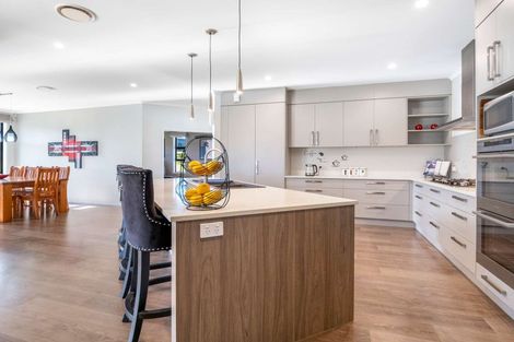 Photo of property in 8 Meadowview Close, Waiuku, 2123