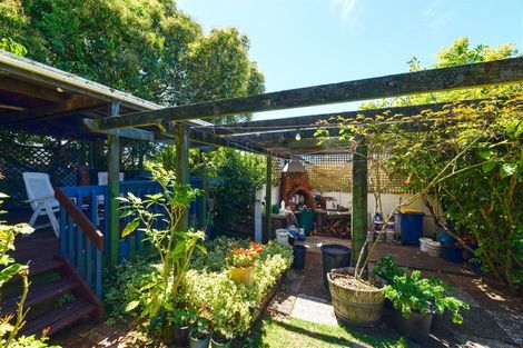 Photo of property in 18 Felgrove Street, Glendene, Auckland, 0602