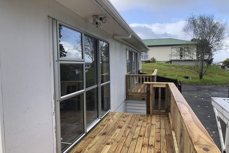 Photo of property in 2/25 Edgware Road, West Harbour, Auckland, 0618
