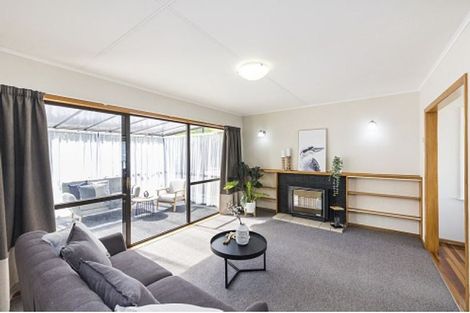 Photo of property in 10 Catlins Crescent, Milson, Palmerston North, 4414