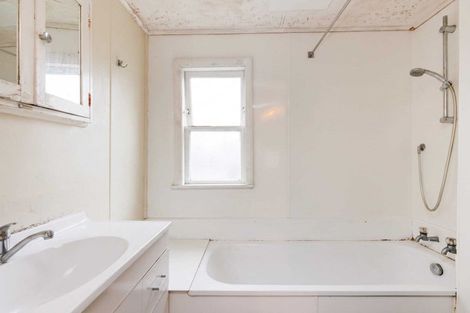 Photo of property in 31 Knowles Street, Terrace End, Palmerston North, 4410