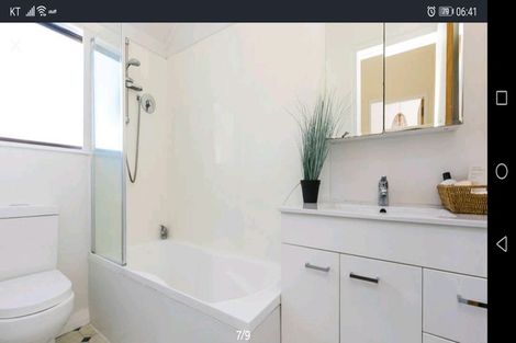 Photo of property in 1/163 Queens Drive, Lyall Bay, Wellington, 6022