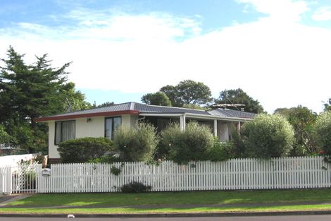 Photo of property in 15 Marinich Drive, Ranui, Auckland, 0612