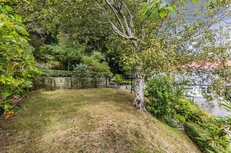 Photo of property in 5 Kellsmere Crescent, Island Bay, Wellington, 6023