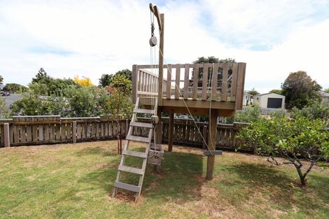 Photo of property in 15 Shearwater Street, One Tree Point, 0118