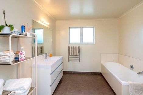 Photo of property in 10 Tarrant Way, Ohau, Levin, 5570