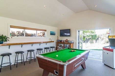 Photo of property in 32 Kapanui Road, Waikanae, 5036