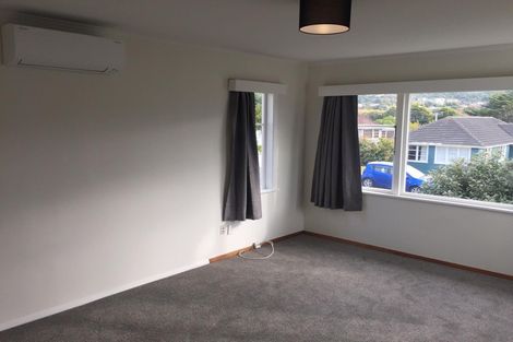 Photo of property in 69 Taylor Terrace, Tawa, Wellington, 5028