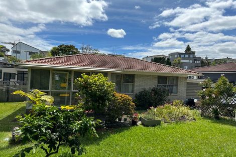 Photo of property in 2/35 Knightsbridge Drive, Forrest Hill, Auckland, 0620