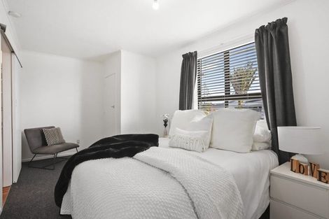 Photo of property in 5 Keats Place, Blockhouse Bay, Auckland, 0600