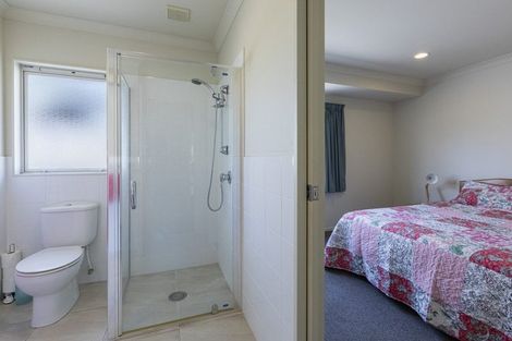 Photo of property in 2 Arthur Close, Clive, 4102