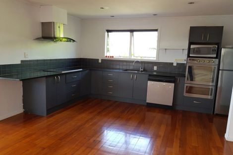 Photo of property in 51a Mellons Bay Road, Mellons Bay, Auckland, 2014